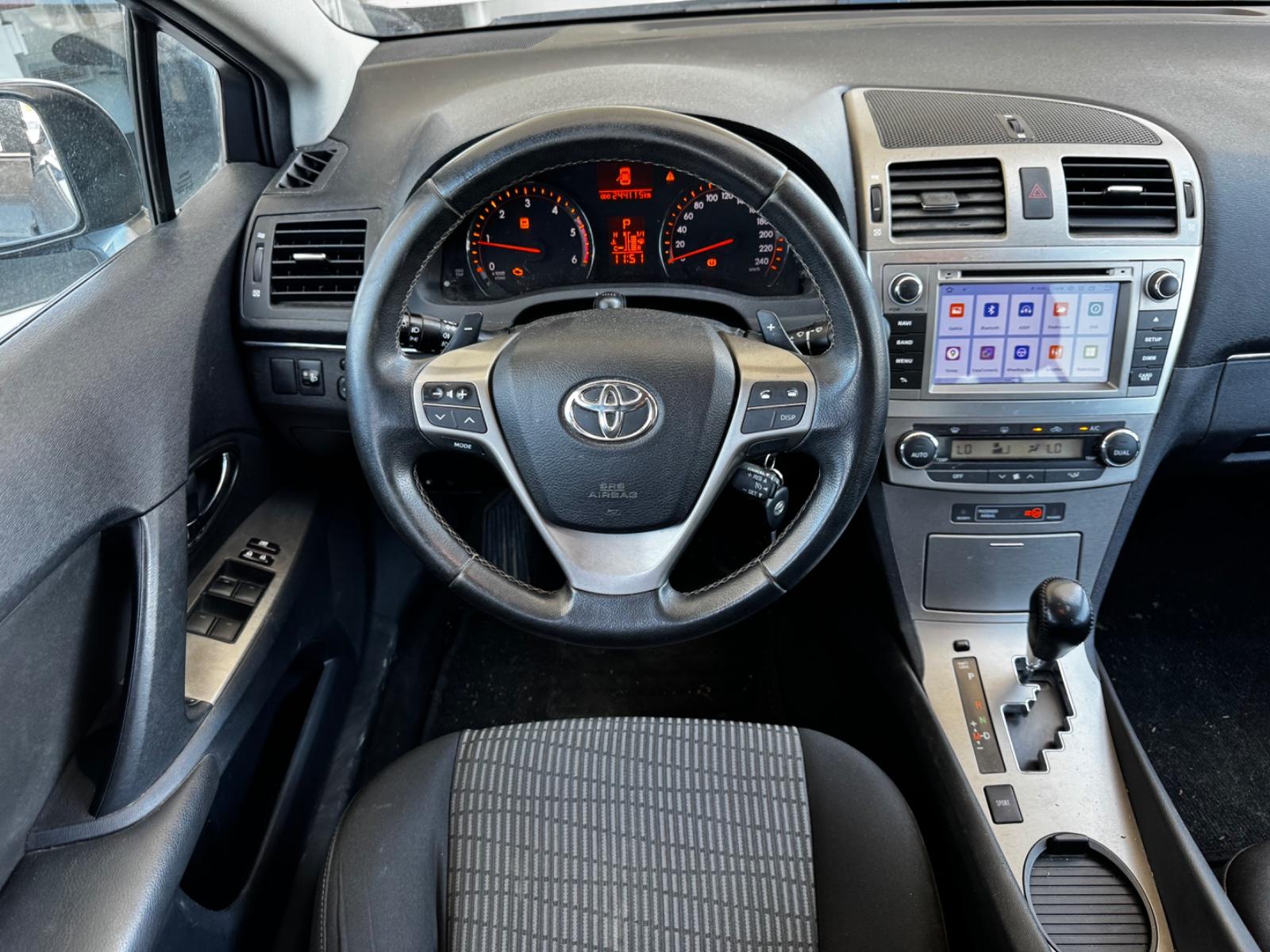 Toyota Avensis 2011 — photo 15