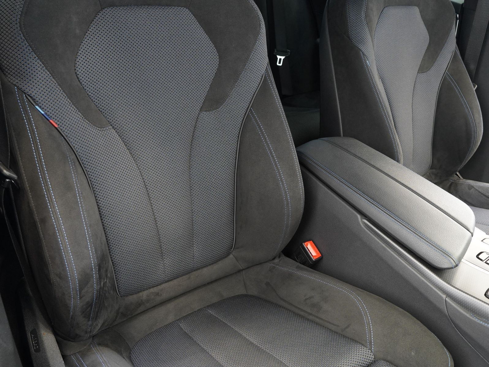 Fahrzeugabbildung BMW 530 e Touring M Sport SHADOW/HEAD-UP/LASER/AHK
