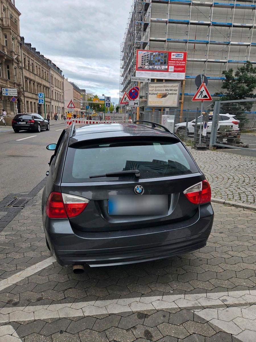 BMW 318 2006 — rear view