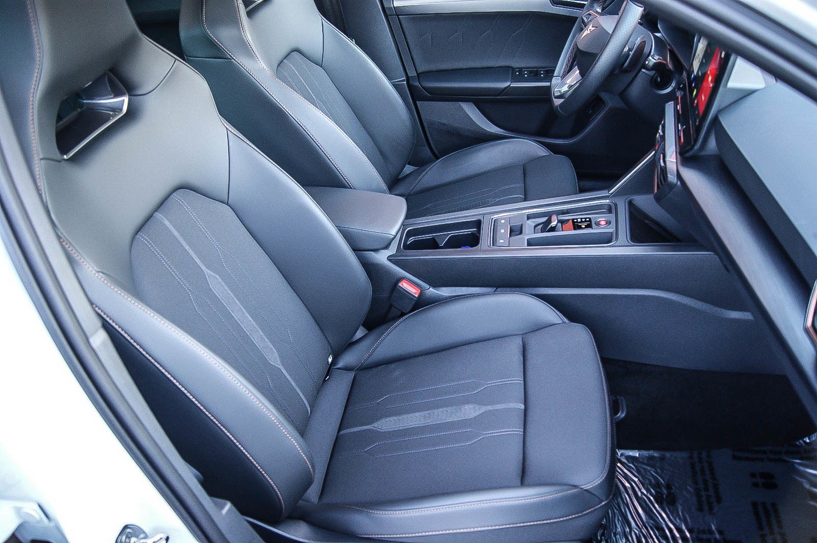 Fahrzeugabbildung CUPRA Leon Sportstourer e-HYBRID VIRTUAL ACC XL 1HAND