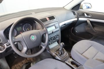Skoda Octavia 1.6 FSI Ambiente KLIMA+PDC+ALU