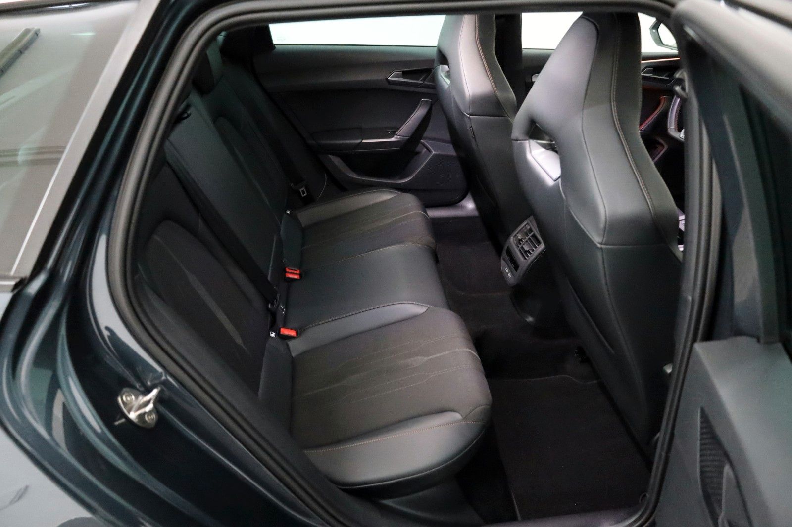 Fahrzeugabbildung CUPRA Leon Sportstourer VZ,Leder,Navi,LED,SH,Kamera+WR