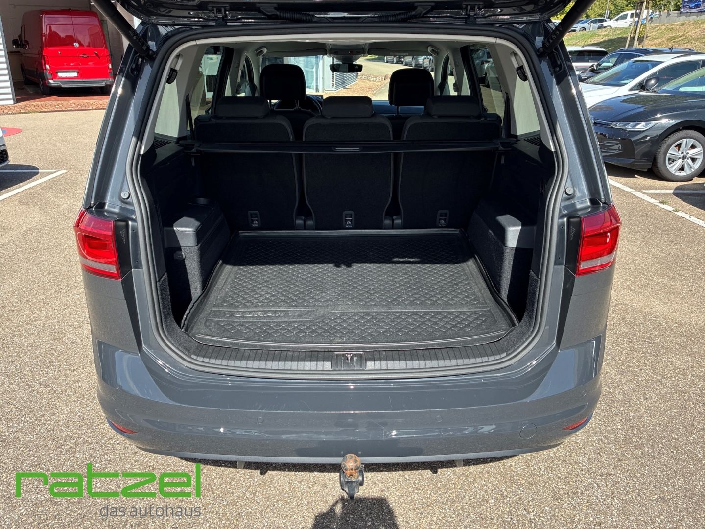 Fahrzeugabbildung Volkswagen Touran Comfortline 1.5 TSI DSG 7-Sitzer AHK ACC