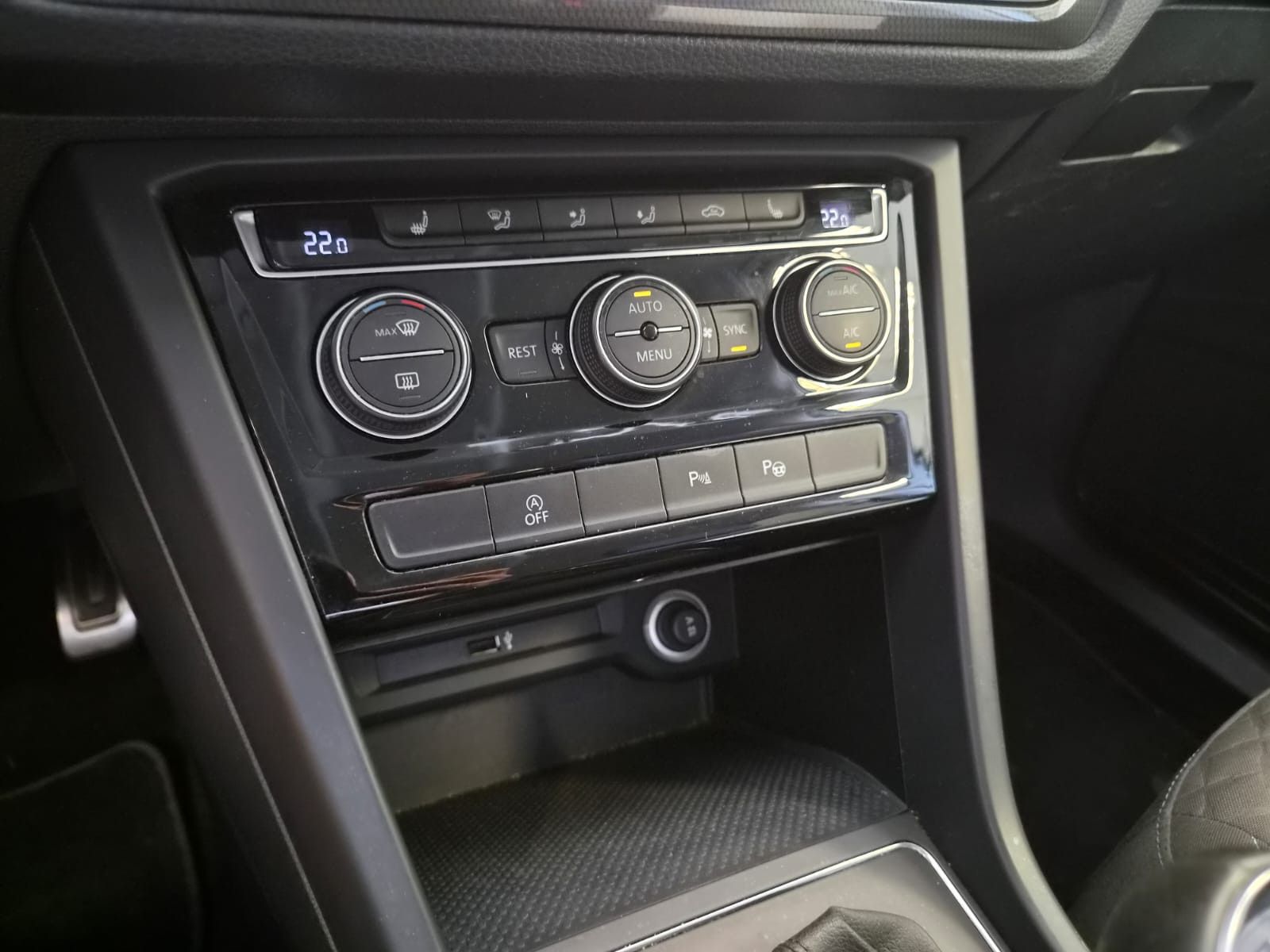 Fahrzeugabbildung Volkswagen Touran IQ.DRIVE / 1. HAND / MWST