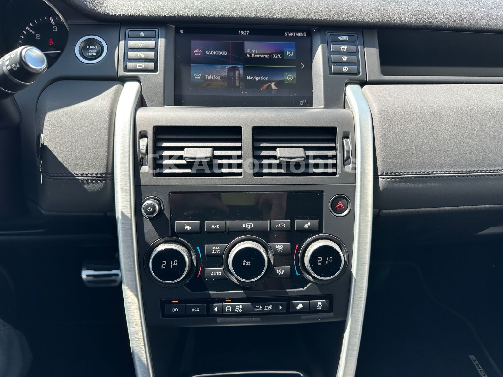 Fahrzeugabbildung Land Rover Discovery Sport 2.0 TD4 SE AWD/Navi/Bi-Xenon/Kam