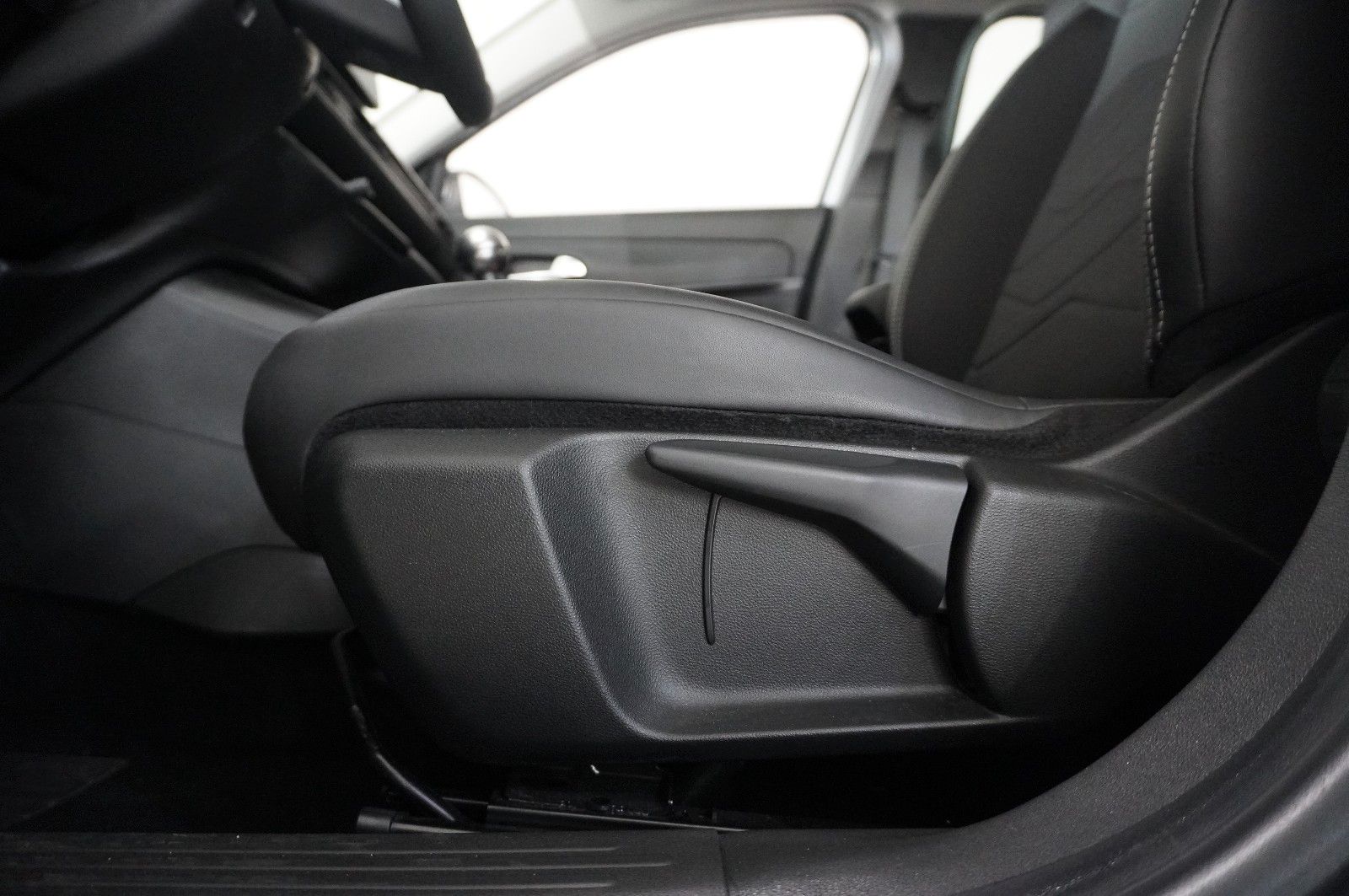 Fahrzeugabbildung Jeep Avenger 1.2 ALTITUDE MY25 NAVI/LED/KAMERA/SH/JBL