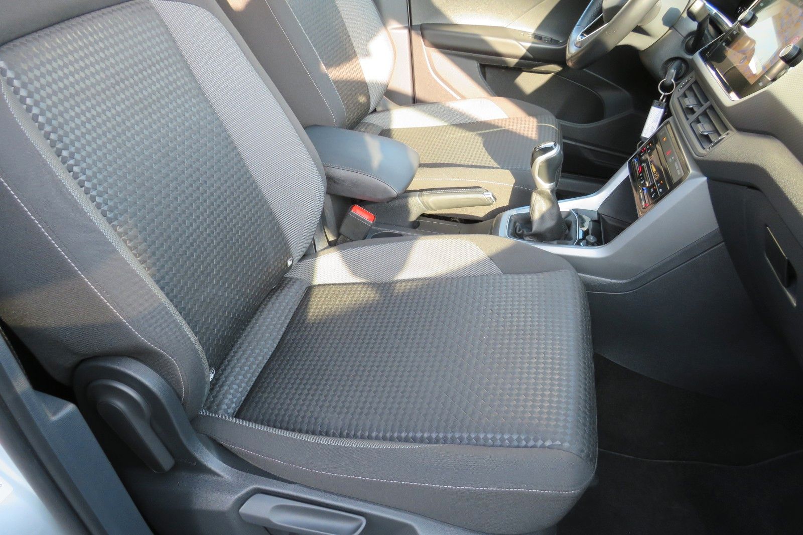 Fahrzeugabbildung Volkswagen T-Cross Active ACC NAVI APP GJ SITZH. PDC 1HD