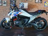 BMW R 1300 R Performance 3 Pakete, M-Batterie, SOS