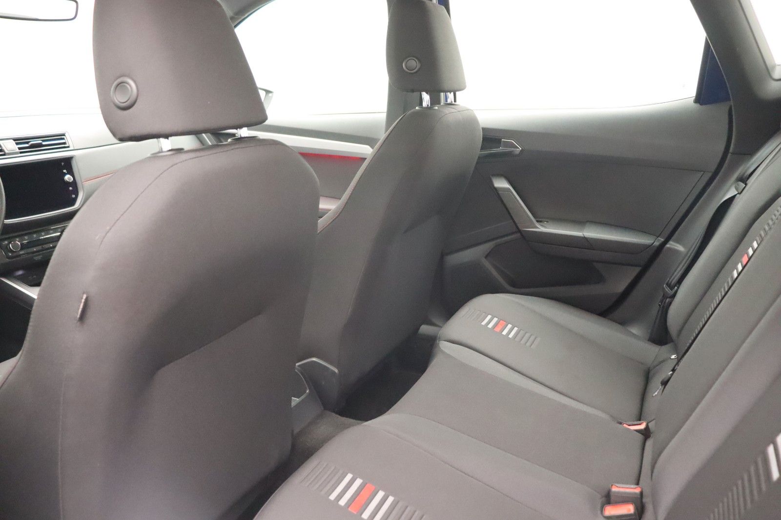 Fahrzeugabbildung SEAT Arona 1.5 FR NAVI AHK KAMERA