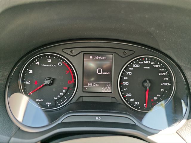 Q2 35 1.5 TFSI design S-tronic PDC SHZ NAVI LED
