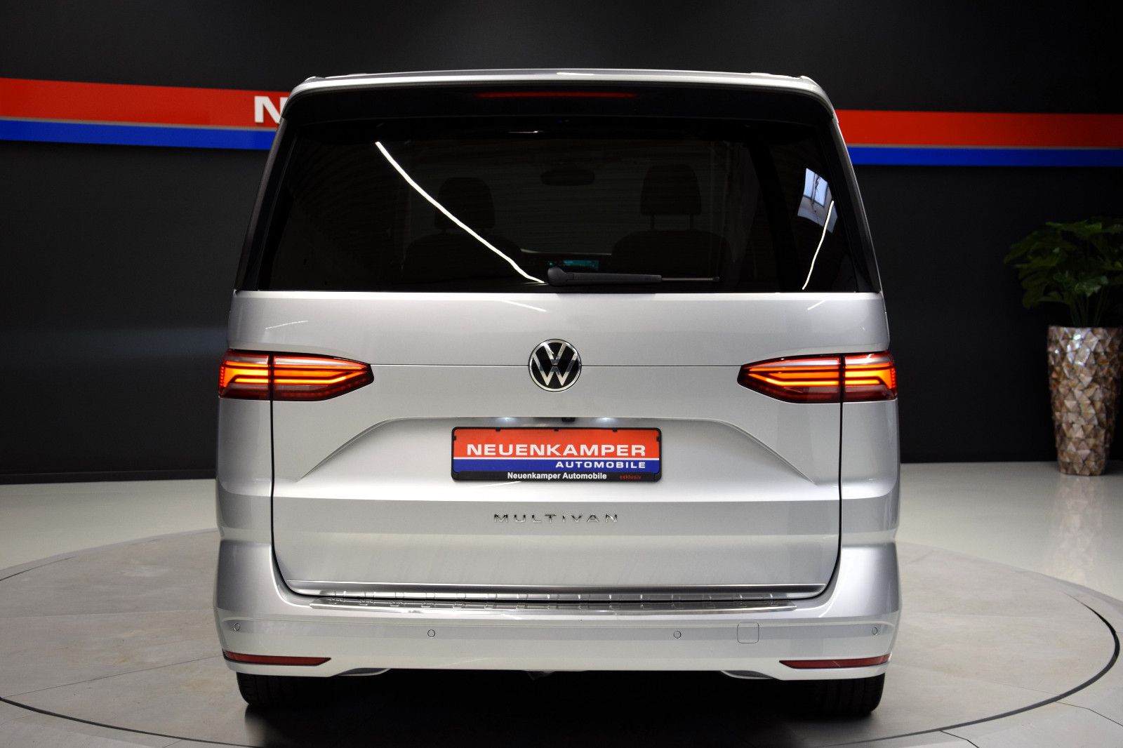 Fahrzeugabbildung Volkswagen T7 Multivan Style lang h/k ACC HuD Stndhz Matrix