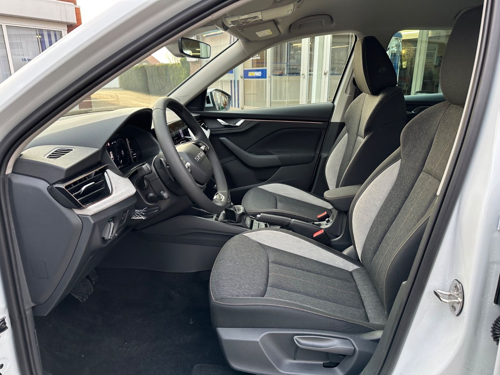 Fahrzeugabbildung SKODA Kamiq 1.0 TSI Selection DSG ACC/LED/PDC/eHeck