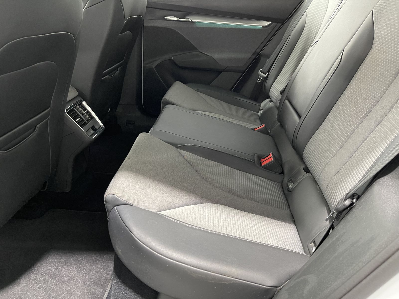 Fahrzeugabbildung SKODA Enyaq 60 Loft*LED*Cam*Spur*SHZ*Navi*