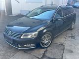 Volkswagen Passat Variant Highline 4Motion ° Panorama - Volkswagen Passat aus 2011: 4motion