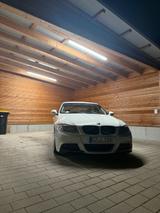 BMW e90 320i lci - BMW 320 mit Benzin-Antrieb: Limousine, E90 320i