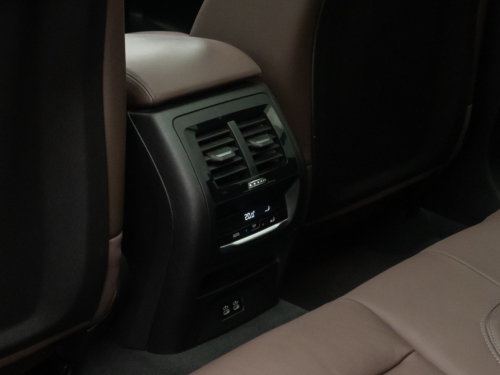 Fahrzeugabbildung BMW X3 xD30e Panorama HUD DAB Sport AHK 360&deg; Komfort