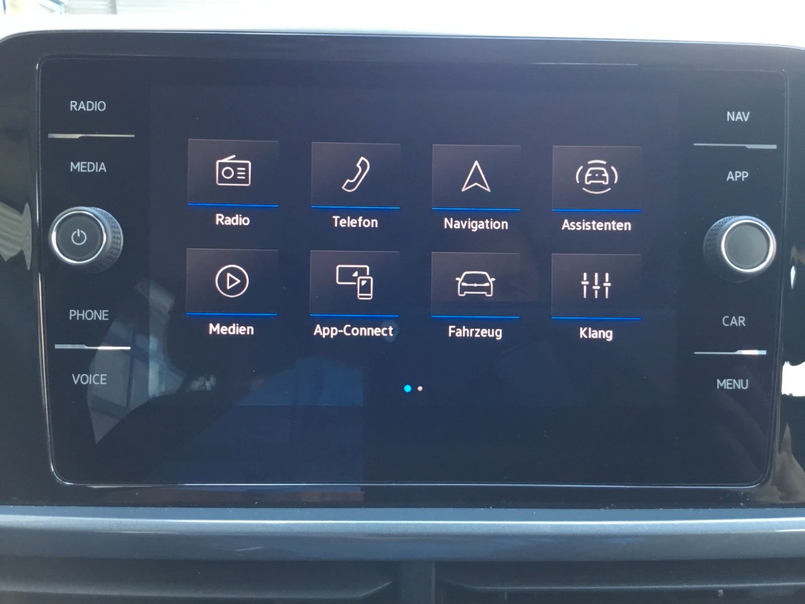 Fahrzeugabbildung Volkswagen T-Roc 1.5 TSI DSG Style+AHK+LED+ACC+17"+Kamera