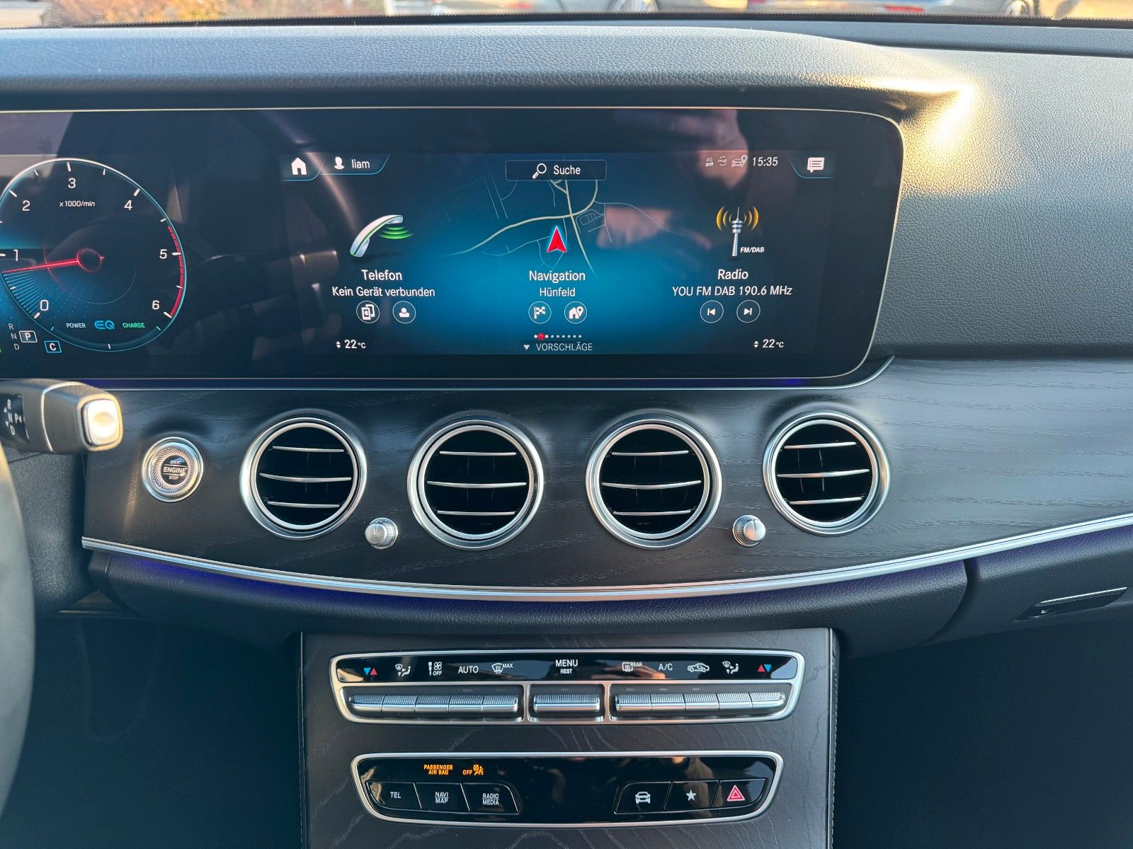 Fahrzeugabbildung Mercedes-Benz E 220d Avantgarde+Pano+AHK+DistrPlus+MultiBeam+