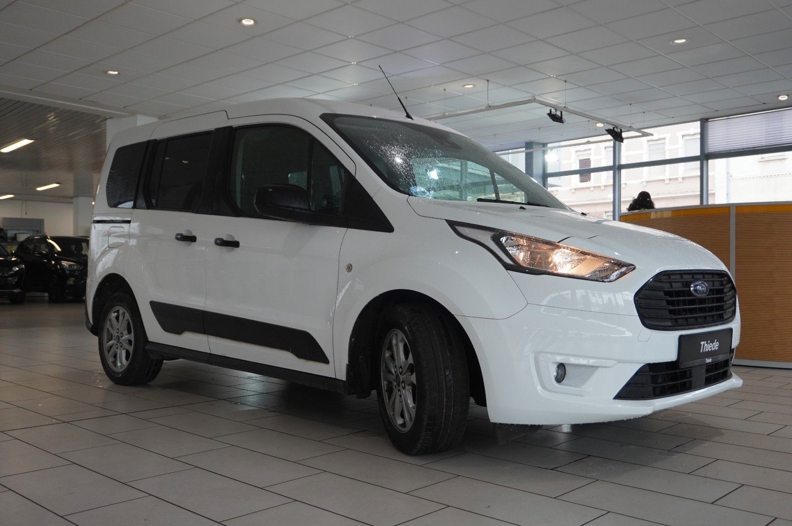 Fahrzeugabbildung Ford Tourneo Connect 1.5D TREND 5-SITZ NAVI/KAMERA