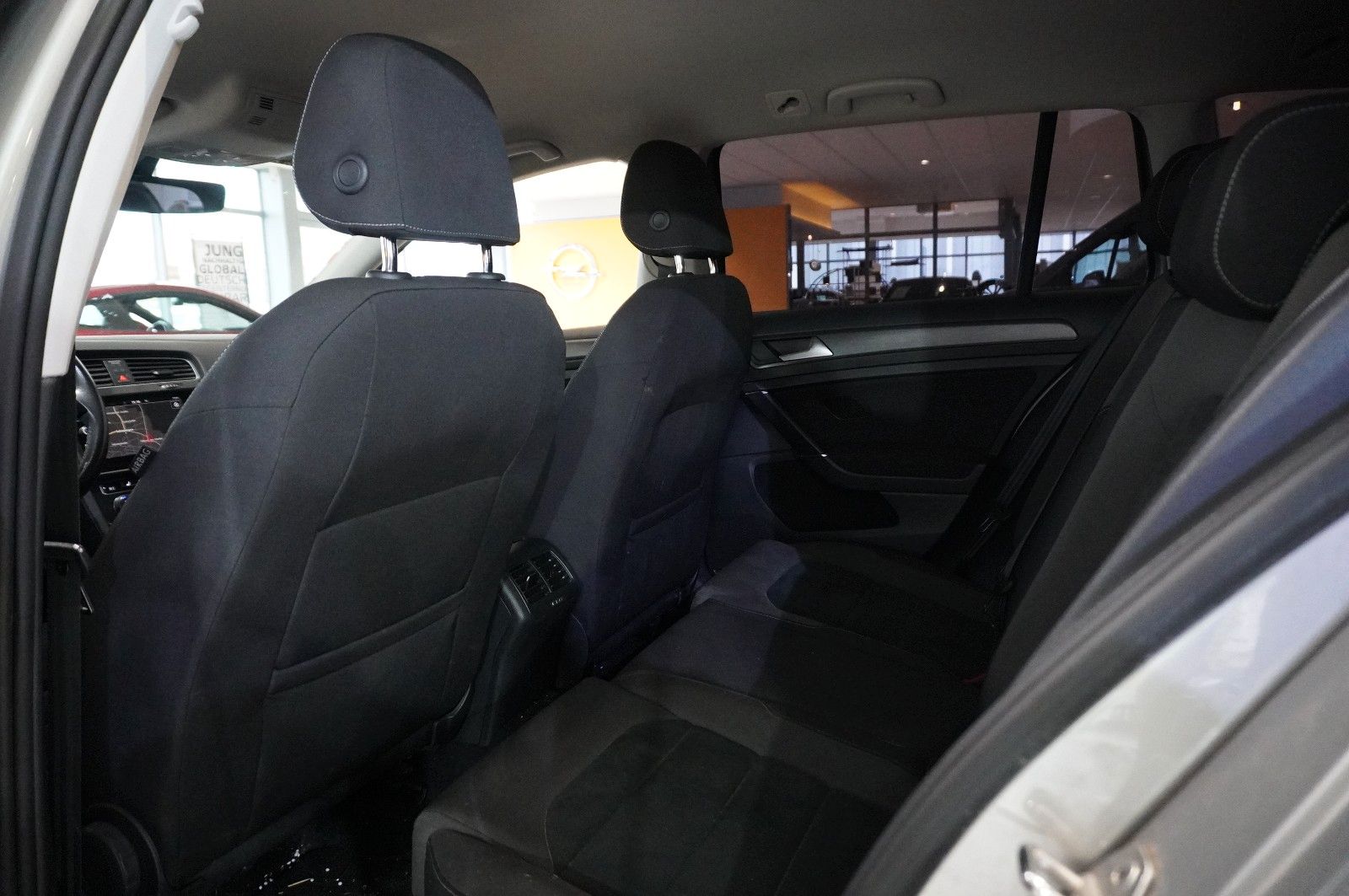 Fahrzeugabbildung Volkswagen Golf VII VARI. 1.6 TDI COMOFRT. DSG NAVI/LED/SHZ