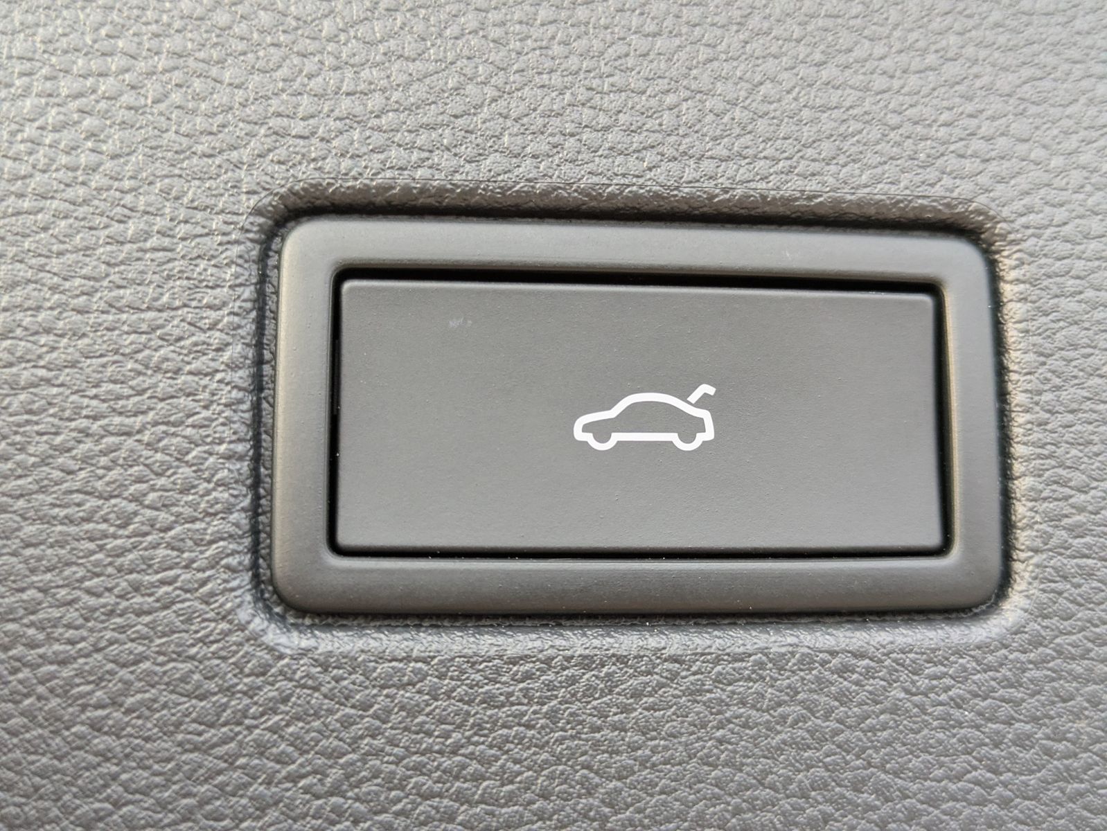 Fahrzeugabbildung Volkswagen Touran 2.0 DSG R-Line High BLACK Pano 7Si IQ AHK