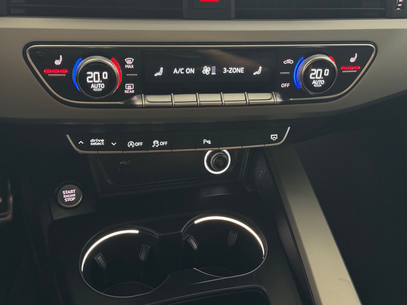 Fahrzeugabbildung Audi A5 SP S-TRONIC SONDERLACKIERUNG S-LINE MEGA VOLL