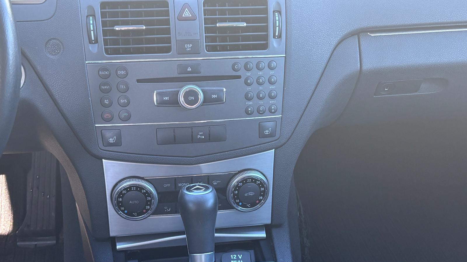 Mercedes-Benz C200 2009 — photo 17