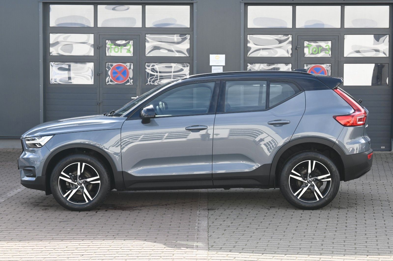 Fahrzeugabbildung Volvo XC40 T3 R-Design Geartronic*LED*H&K*ACC*NAV*CAM