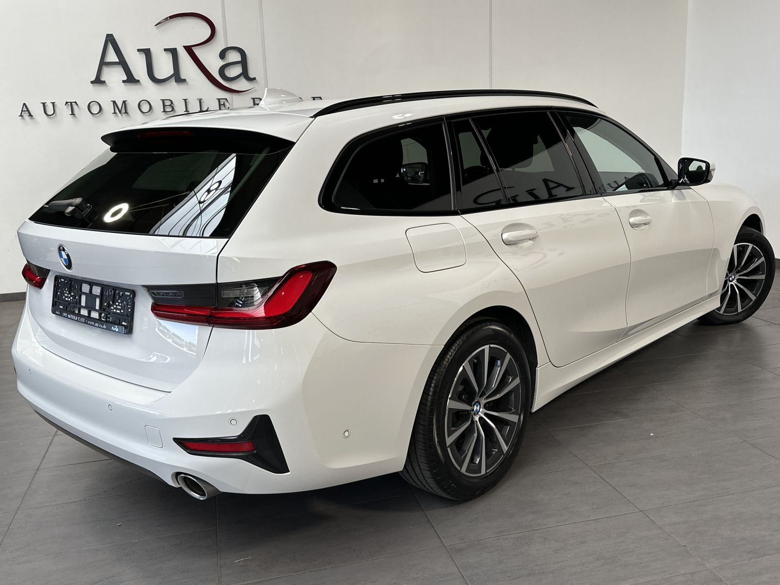 Fahrzeugabbildung BMW 320d Touring xDrive Sport-Line NAV+LED+AHK+HIFI