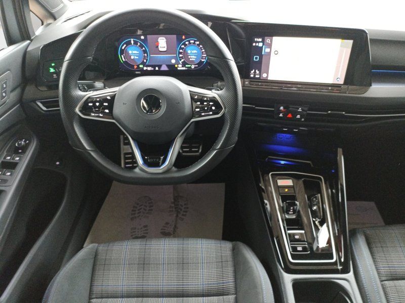 Fahrzeugabbildung Volkswagen Golf VIII  1.4 eHybrid DSG GTE