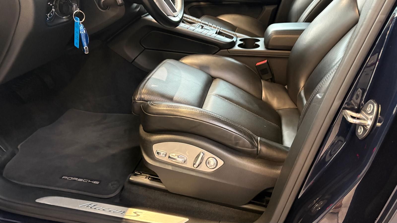 Fahrzeugabbildung Porsche Macan S Diesel/Panodach/21 Zoll Turbo/