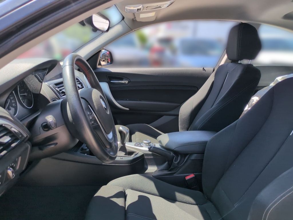 Fahrzeugabbildung BMW 220i Coupe Sport Line (8-fach)