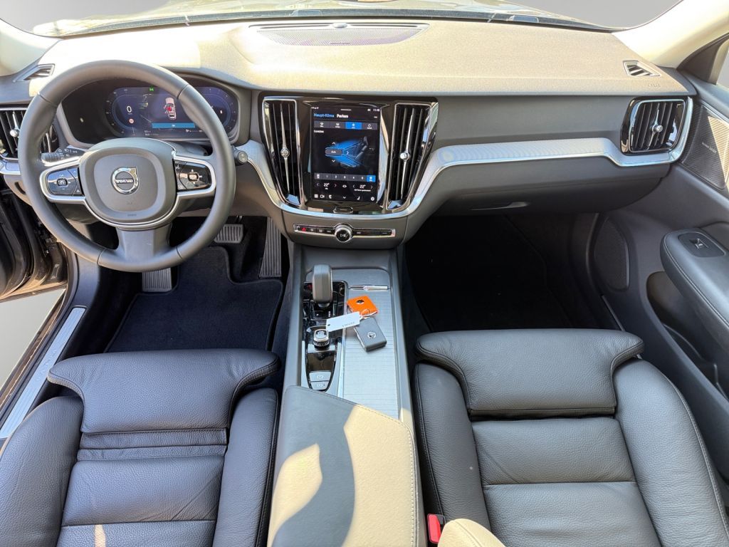 VOLVO V60 B4 B DKG Plus Dark VOLVO V60 B4 B DKG Plus Dark