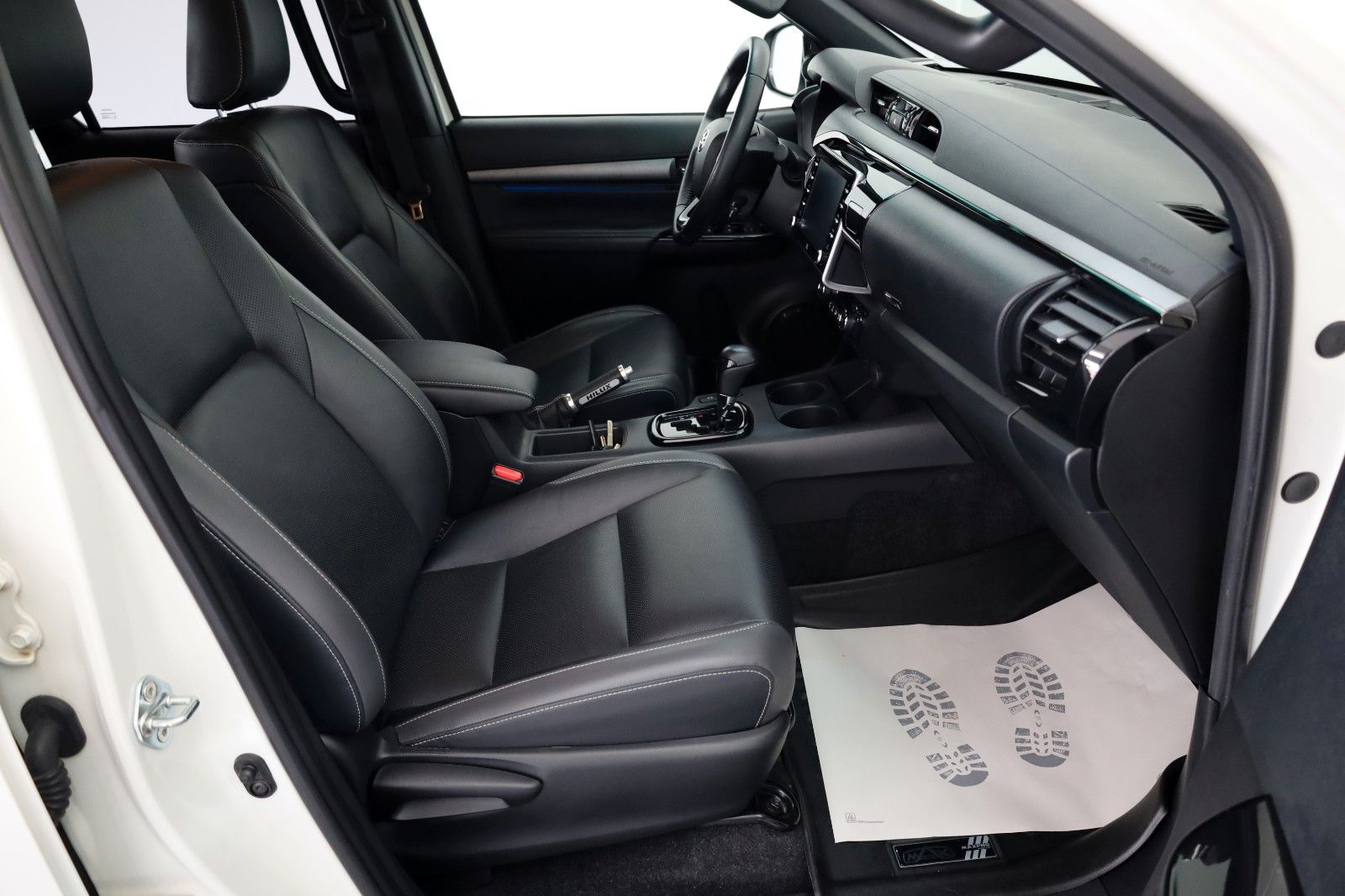 Fahrzeugabbildung Toyota Hilux Double Cab Invincible,Leder,Navi,Rollo,AHK