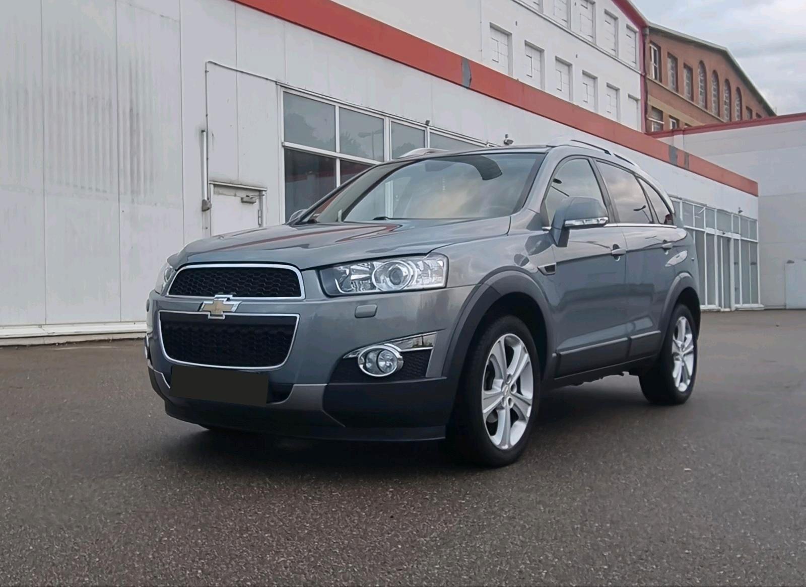 Chevrolet Captiva 2012 — rear view