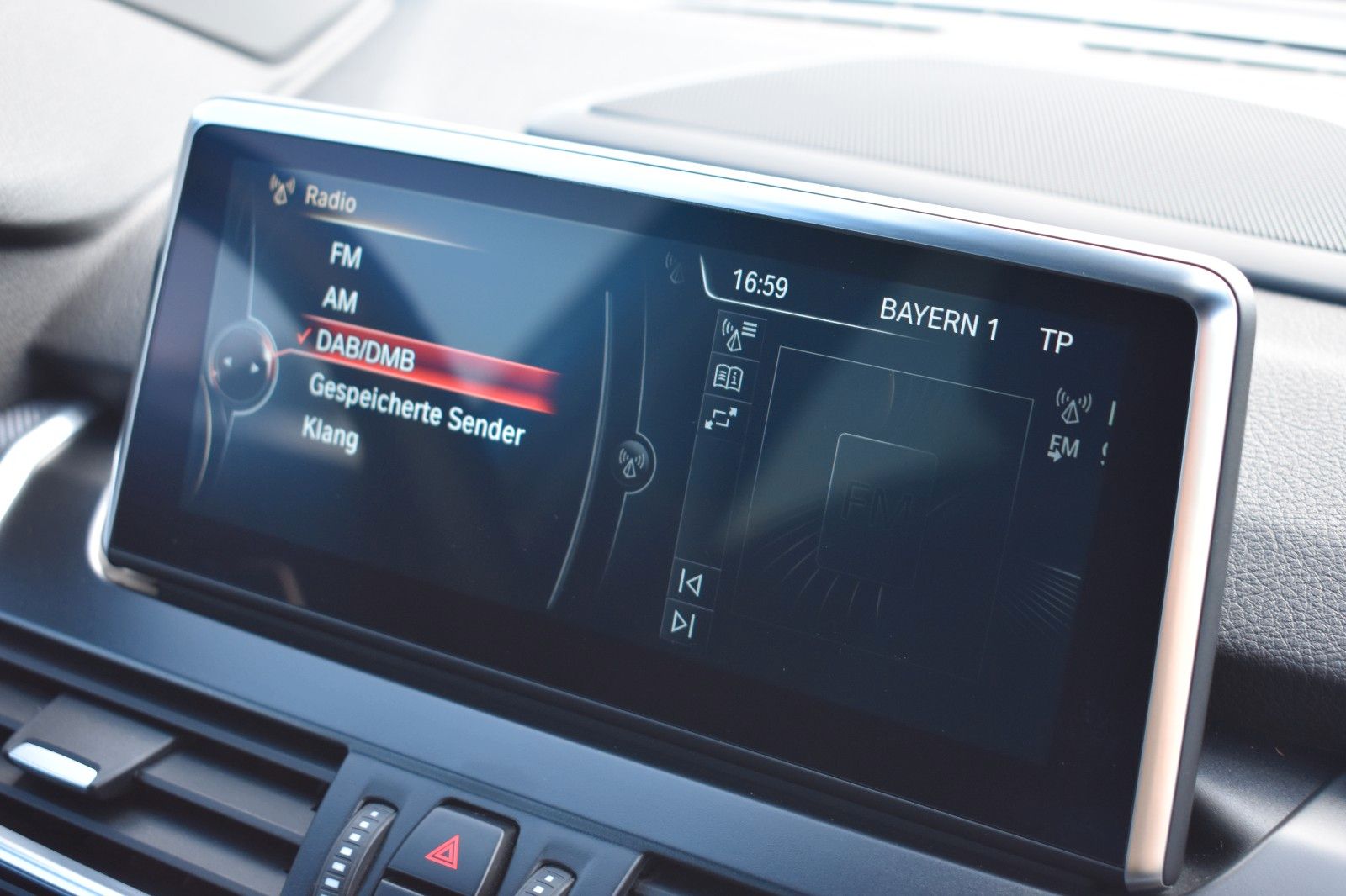 Fahrzeugabbildung BMW 220i Active Tourer M Sport HUD DAB Memory Kamera