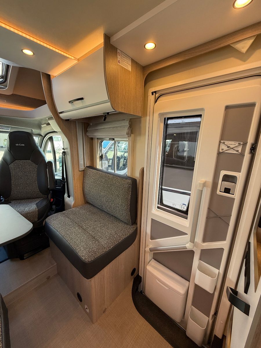 Fahrzeugabbildung Bürstner Lyseo Time Skyline 726G - Sie sparen 16.199€!