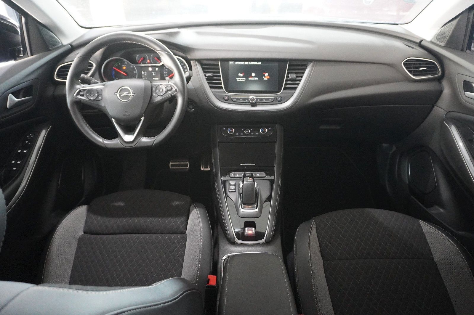 Fahrzeugabbildung Opel Grandland (X) 1.6 PHEV ULTIMATE NAVI/LED/360°/SH
