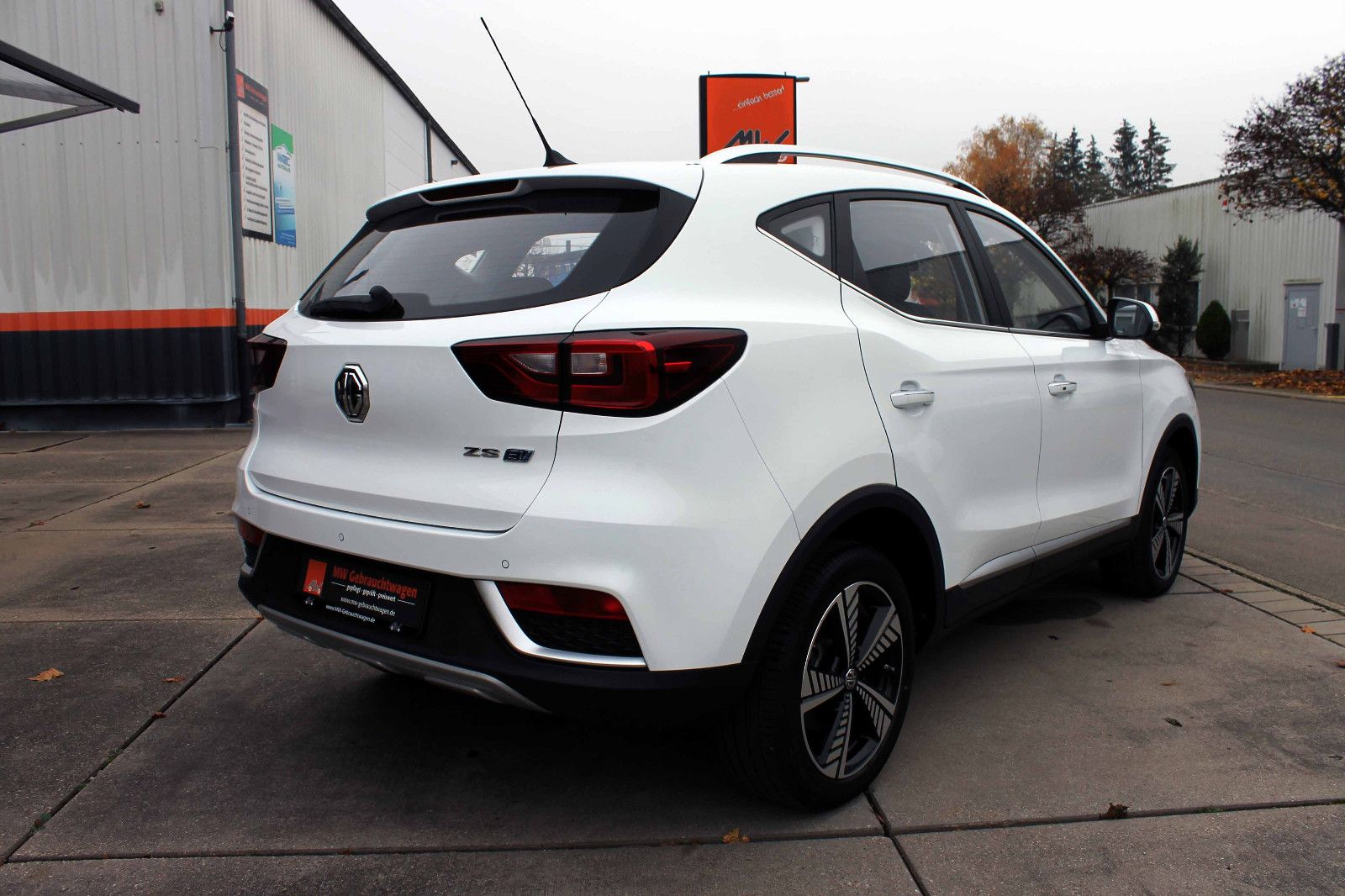 Fahrzeugabbildung MG ZS EV Luxury 5D ACC PANO NAV CarPlay BT SHZ KAM