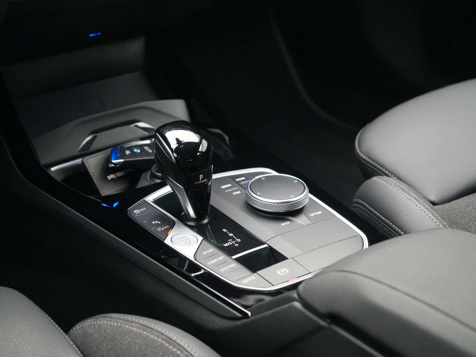 BMW 120 i Sport Line CARPLAY+LIVEPROF+TLEDER+KEYLESS foto 14