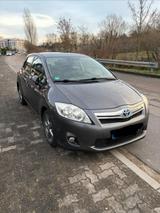 Toyota Auris Hybrid Limousine/ Schrägheck - graue Toyota Auris Touring Sports