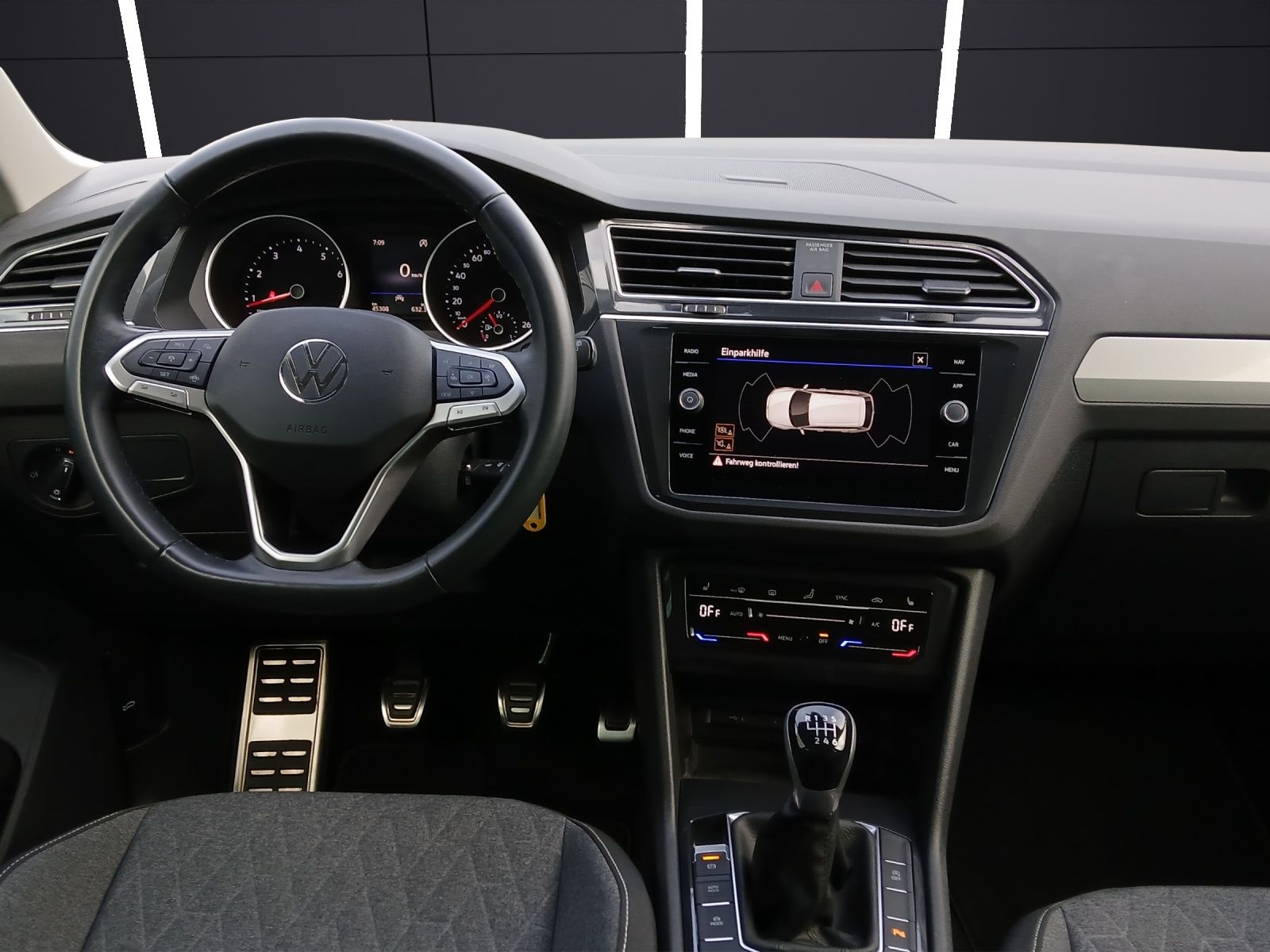 Fahrzeugabbildung Volkswagen Tiguan TSI Move LED CarPlay ACC PDC SHZ LHZ