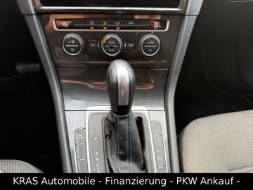 Volkswagen Golf - 11