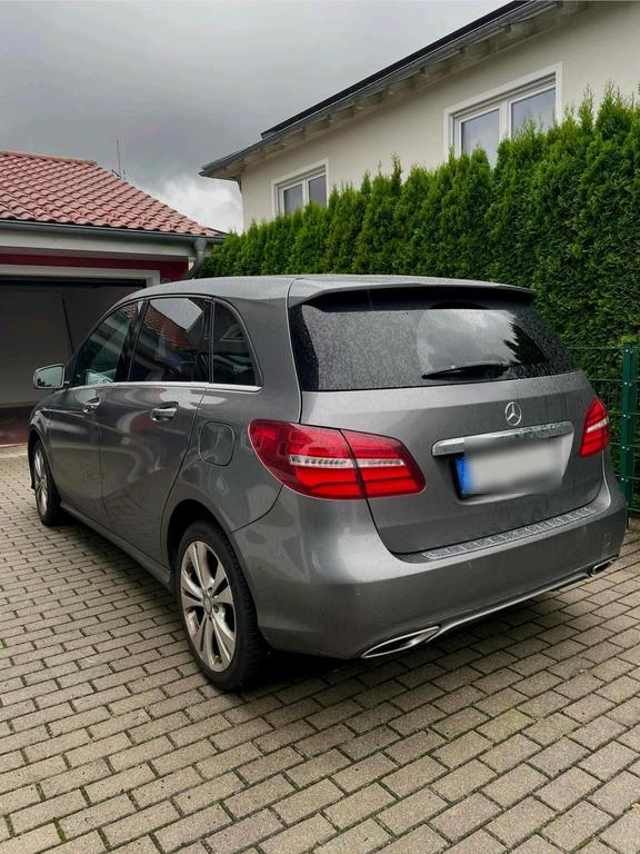 Mercedes-Benz B 200