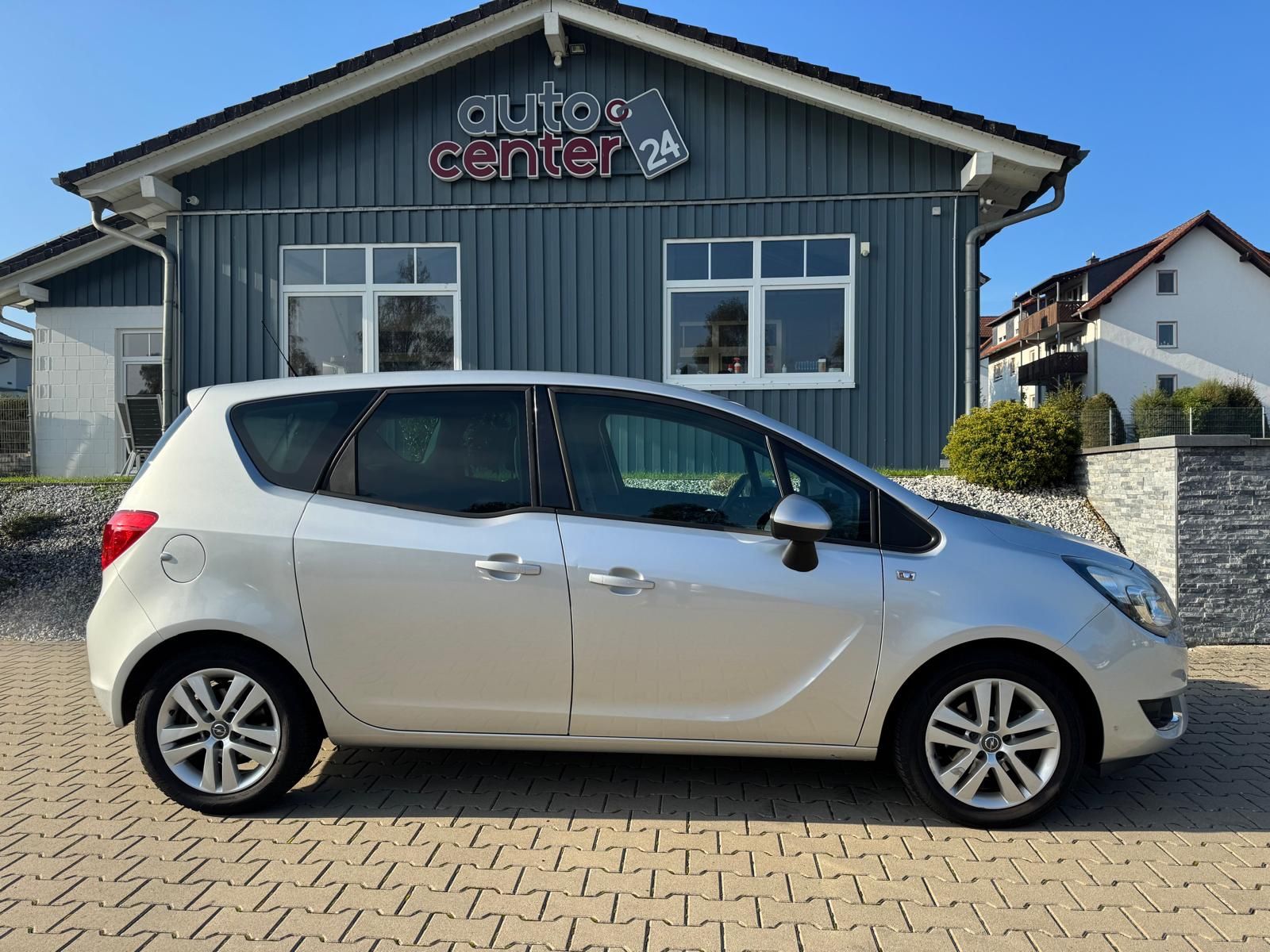 Fahrzeugabbildung Opel Meriva B Style°AHK°Kamera°