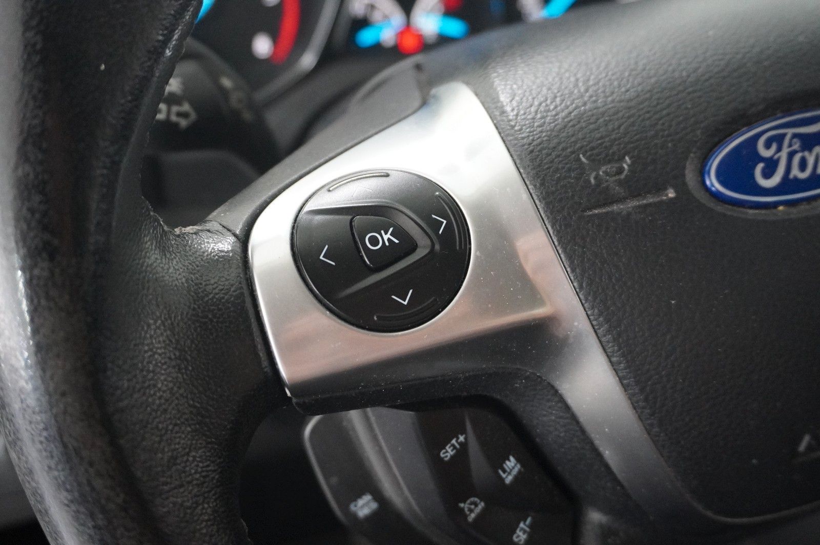 Fahrzeugabbildung Ford Kuga 2.0D INDIVIDUAL 4X4 NAVI/LED/KAMERA/SPORT