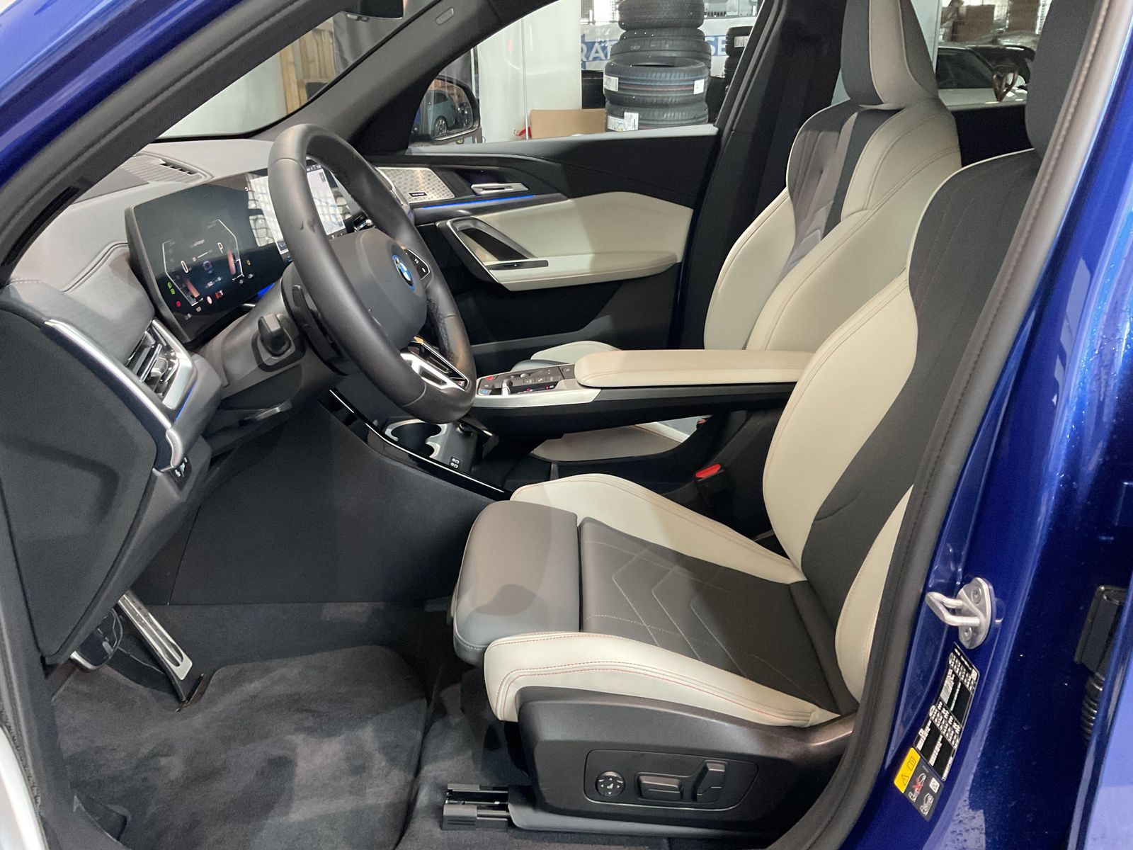 Fahrzeugabbildung BMW iX2 xDrive30 |Aktivsitz |M Sportpaket |Harman Ka