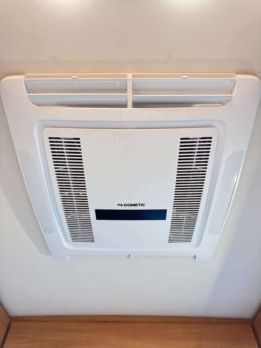 Fahrzeugabbildung Pössl Roadstar 640 DK DACHKLIMA AHK NAVI KAMERA LED 1H