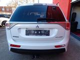 Mitsubishi Outlander 2.2 DI-D 4WD AUT. NAVI XENON 7-SITZER - Mitsubishi Outlander mit Diesel-Antrieb: Allradantrieb, Geländewagen, Automatik, 2.2