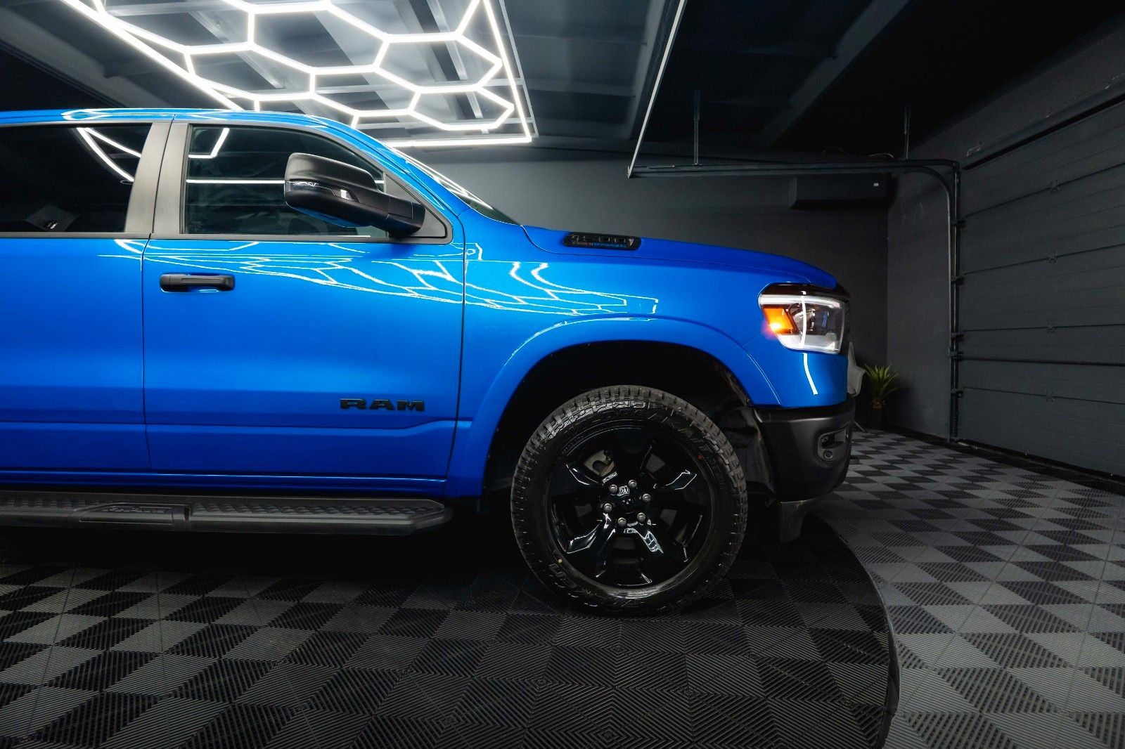 Fahrzeugabbildung Dodge RAM 5.7 V8 HEMI 4x4 Built to Serve AXLE LOCK LED